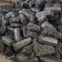 Q【四川成都】-出售铸造厂专用低碳低锰压块铁现货300吨，长期有货