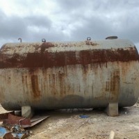 【广东汕尾】出售大油桶一个，长度4.4米左右 高近3米，无漏油