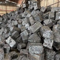 Q【四川成都彭州市】铸造厂专用低碳低锰压块铁现货300吨
